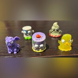 Trash Pack Exclusive Ultra Rare Lot Has Ghost Loo Paper Gargoyle Pox Pancakes